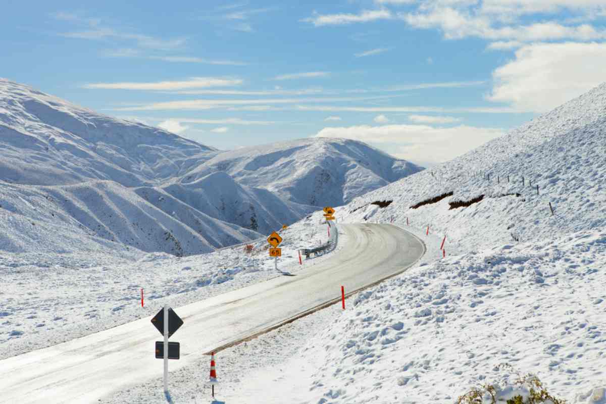 Driving in New Zealand with snow in winter
