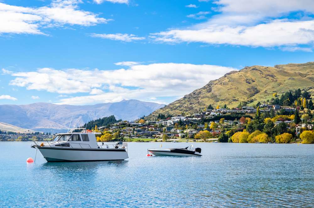 Lake Cruise in Queenstown in Lake Wakatipu Lake Cruise in Queenstown in Lake Wakatipu
