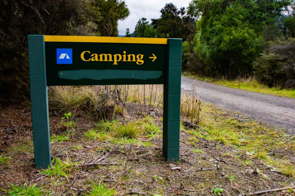Campsite road sign showing the way to NZ campgrounds